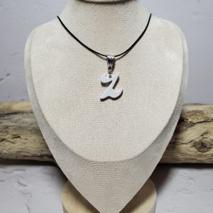 Pendentif artisanal en céramique représentant la lettre Z - Bijou élégant et unique