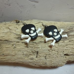 Bijou d'oreilles en céramique représentant des têtes de mort, accessoire de mode original