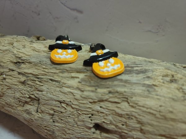 Boucles d'oreilles artisanales citrouille en céramique, accessoire idéal pour Halloween et l'automne.