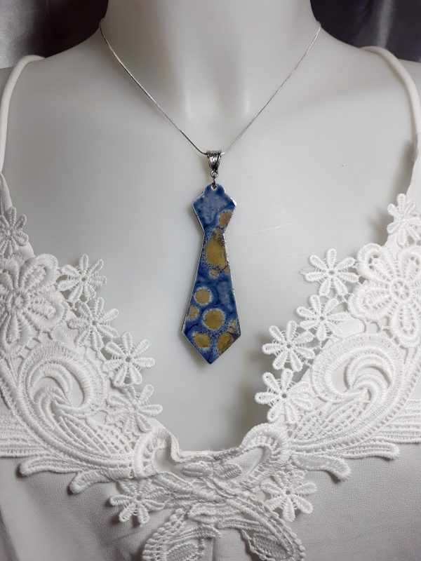 Pendentif - Cravate Artisanal Élégant