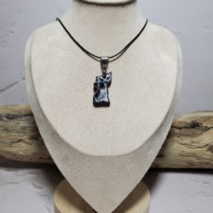 Pendentif chat élégant en céramique fait main - Accessoire unique et artisanal pour les amoureux des chats