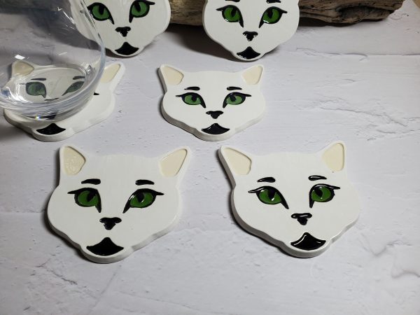 Sous-verre en céramique, design tête de chat, fait main.