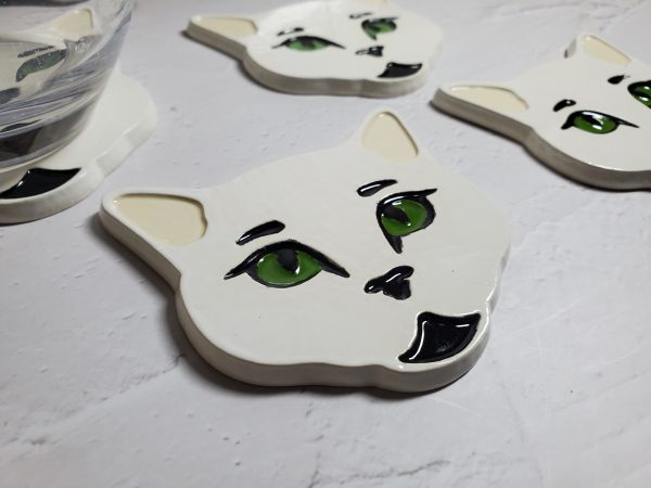 Sous-verre en céramique, design tête de chat, fait main.