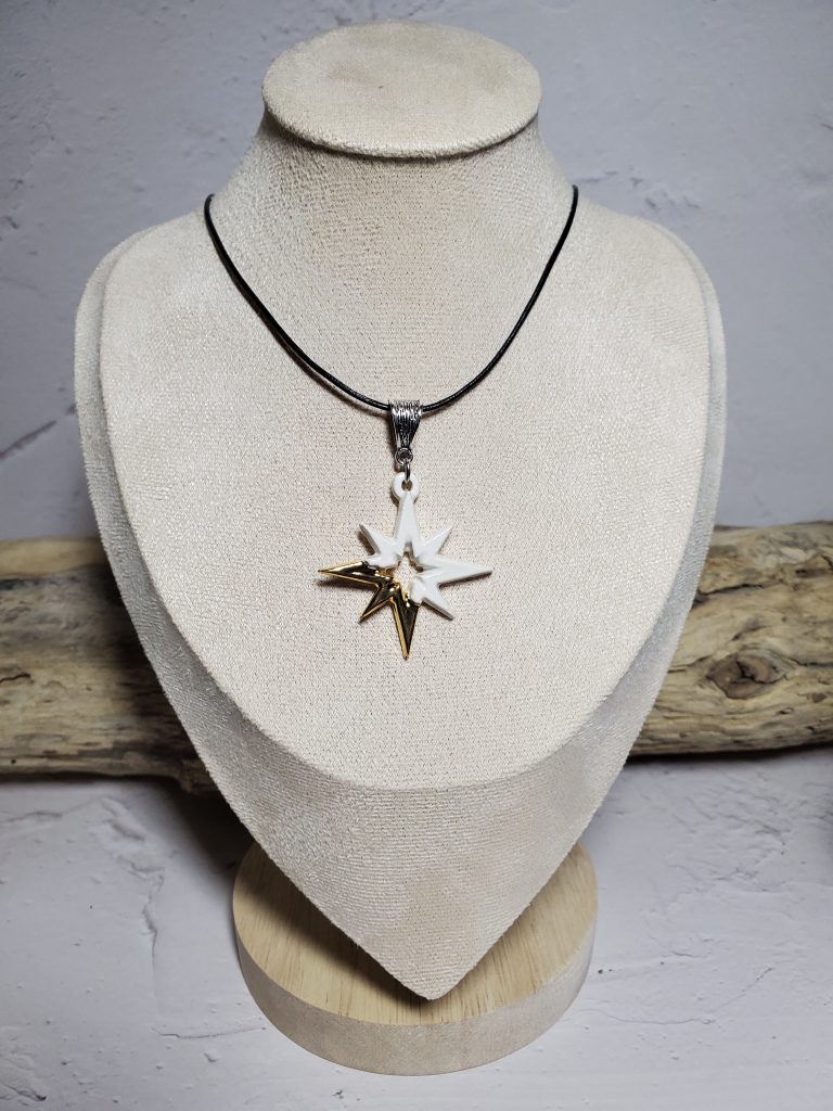 Pendentif en céramique en forme de lettre P, avec une finition lisse et élégante, parfait pour un look personnalisé et raffiné.