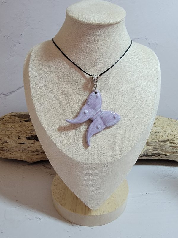 Pendentif papillon en céramique fait main, bijou artisanal