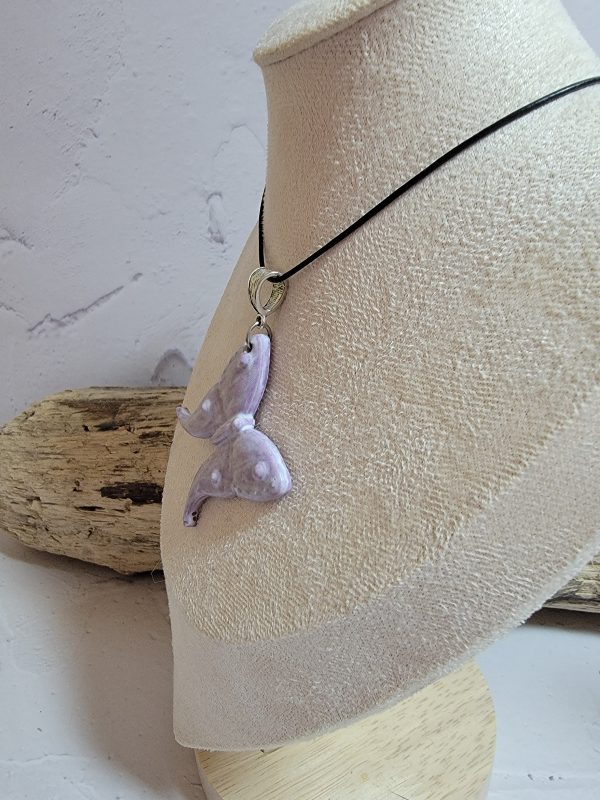 Pendentif papillon en céramique fait main, bijou artisanal