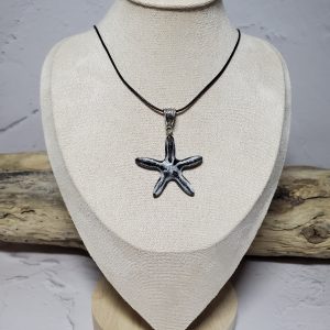 Pendentif étoile de mer en céramique - Élégance marine et artisanale.