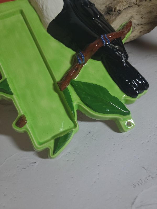Décoration toucan tropicale en céramique avec emplacement pour thermomètre – Élégance exotique et utilité combinées, parfait pour embellir votre intérieur avec une touche naturelle et pratique.
