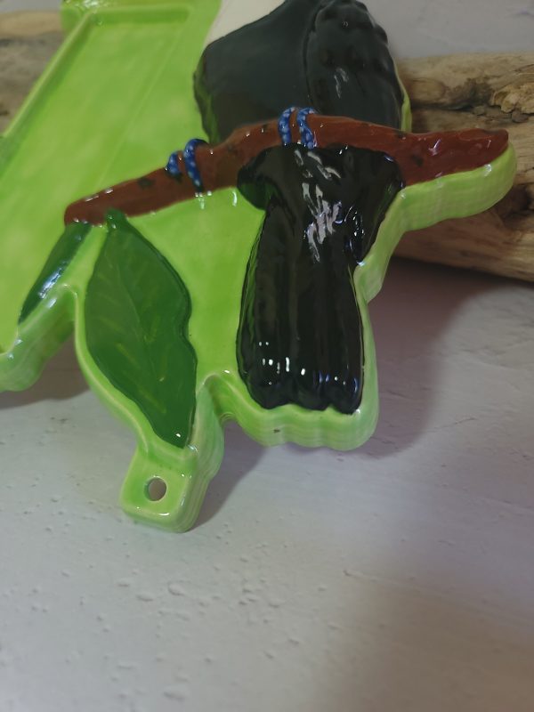 Décoration toucan tropicale en céramique avec emplacement pour thermomètre – Élégance exotique et utilité combinées, parfait pour embellir votre intérieur avec une touche naturelle et pratique.
