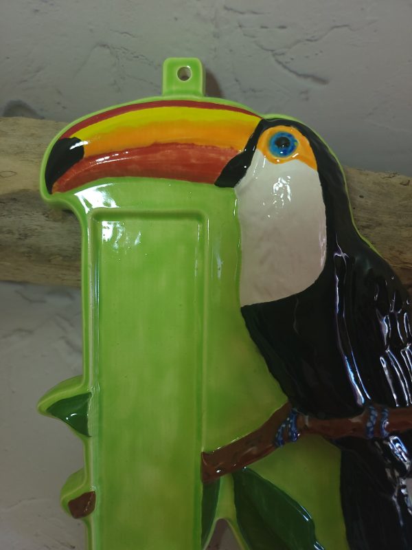 Décoration toucan tropicale en céramique avec emplacement pour thermomètre – Élégance exotique et utilité combinées, parfait pour embellir votre intérieur avec une touche naturelle et pratique.