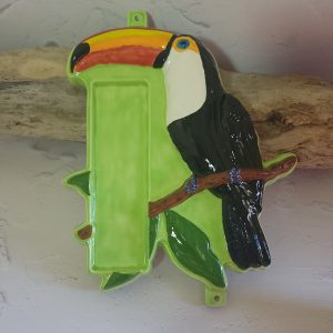 Décoration toucan tropicale en céramique avec emplacement pour thermomètre – Élégance exotique et utilité combinées, parfait pour embellir votre intérieur avec une touche naturelle et pratique.