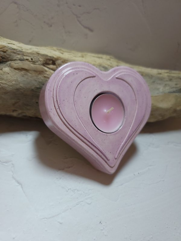 "Bougeoir cœur en céramique – Élégance et romantisme pour une ambiance chaleureuse. Idéal pour une décoration raffinée ou un cadeau symbolique.
