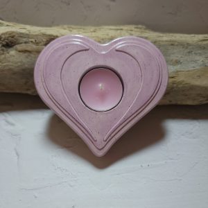 "Bougeoir cœur en céramique – Élégance et romantisme pour une ambiance chaleureuse. Idéal pour une décoration raffinée ou un cadeau symbolique.
