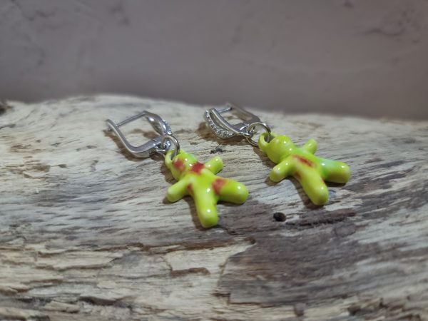 Boucles d'oreilles fantaisie en céramique - petit personnage – Image 2