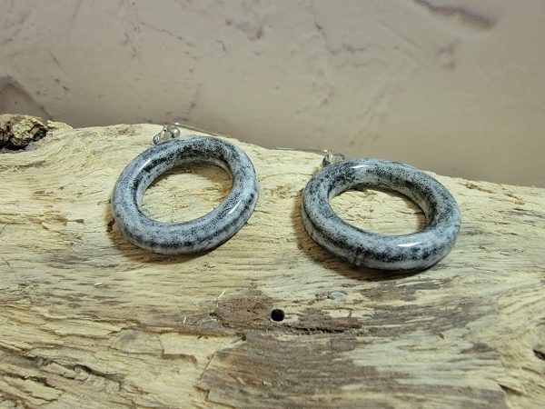 Boucles d'oreilles anneau en céramique – Image 2