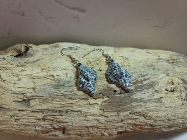 Boucles coquillage en céramique – bijou marin élégant – Image 6